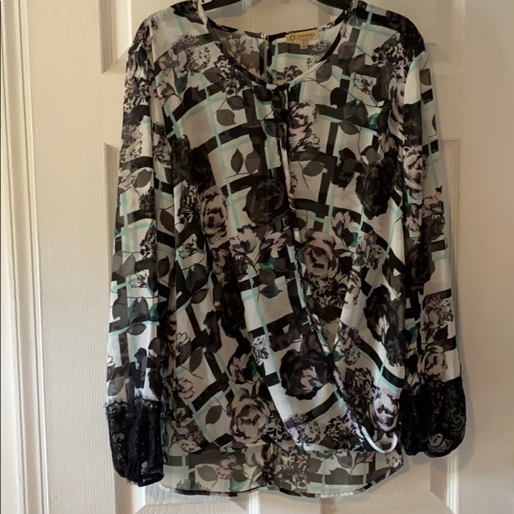 ☀️SALE 3/25☀️ Dress Blouse